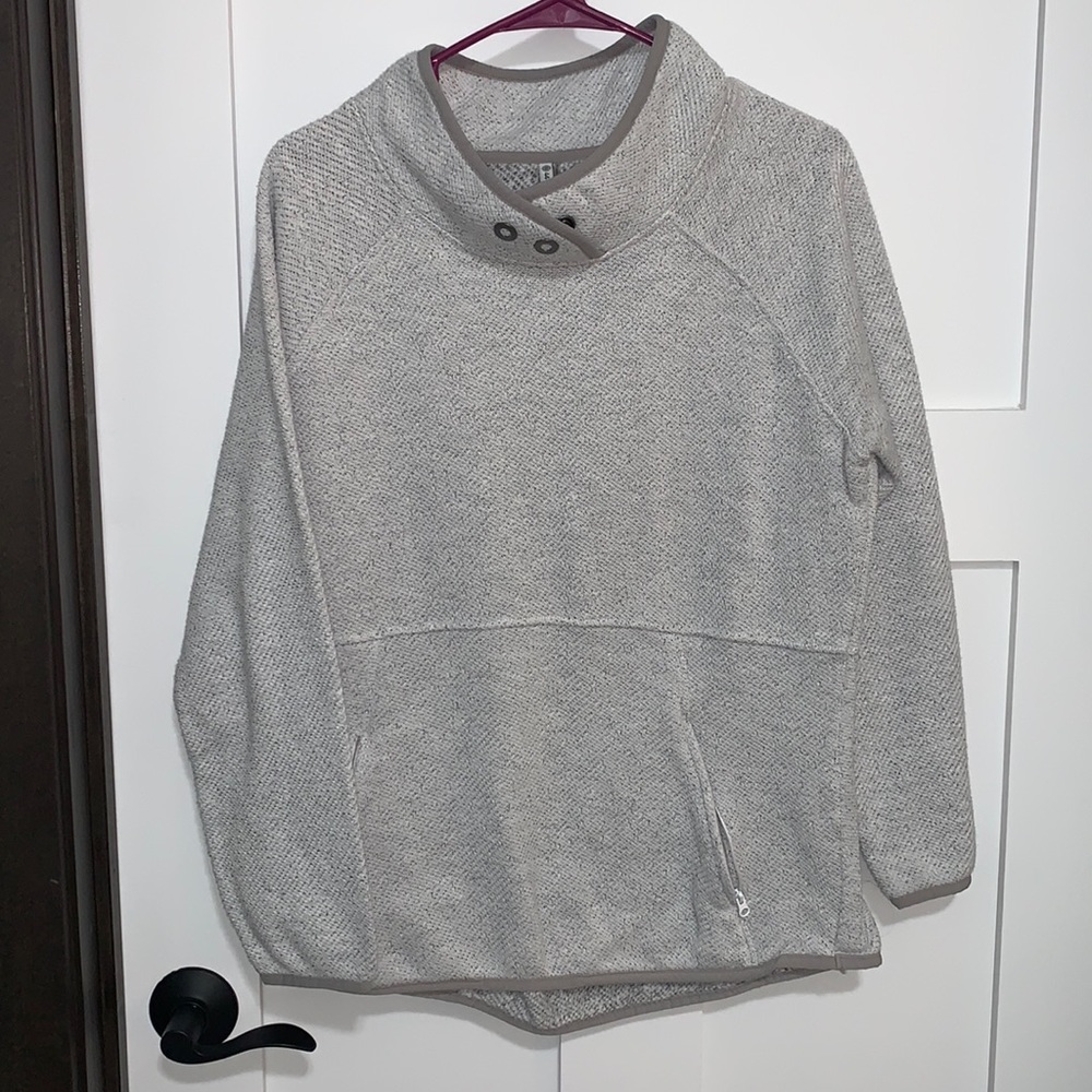 Sweatshirt with front zipper pocket